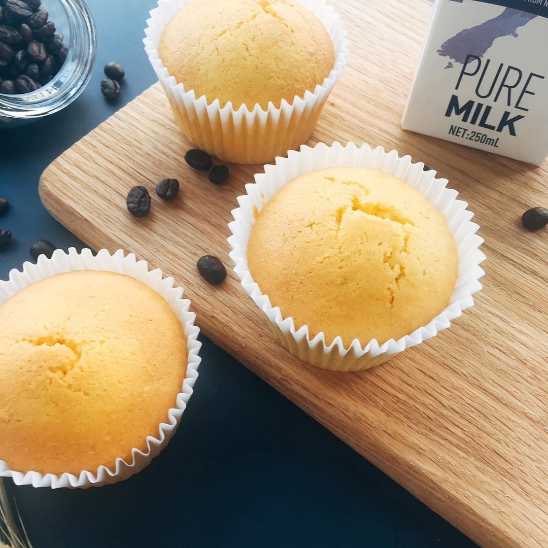 《Tinrry下午茶》教你做杏仁小蛋糕