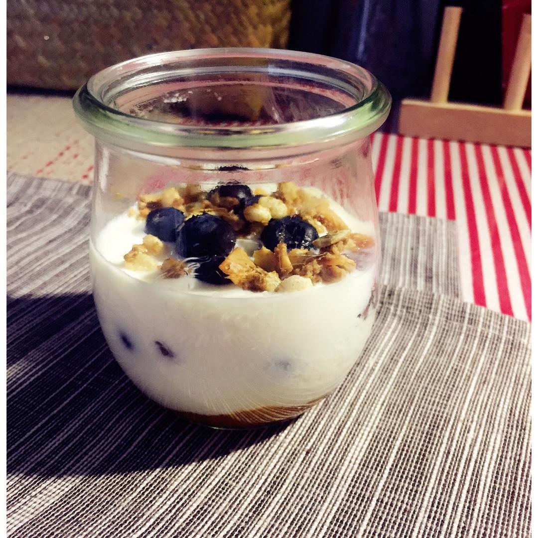 小叶子丫头-做的蜂蜜酸奶水果杯