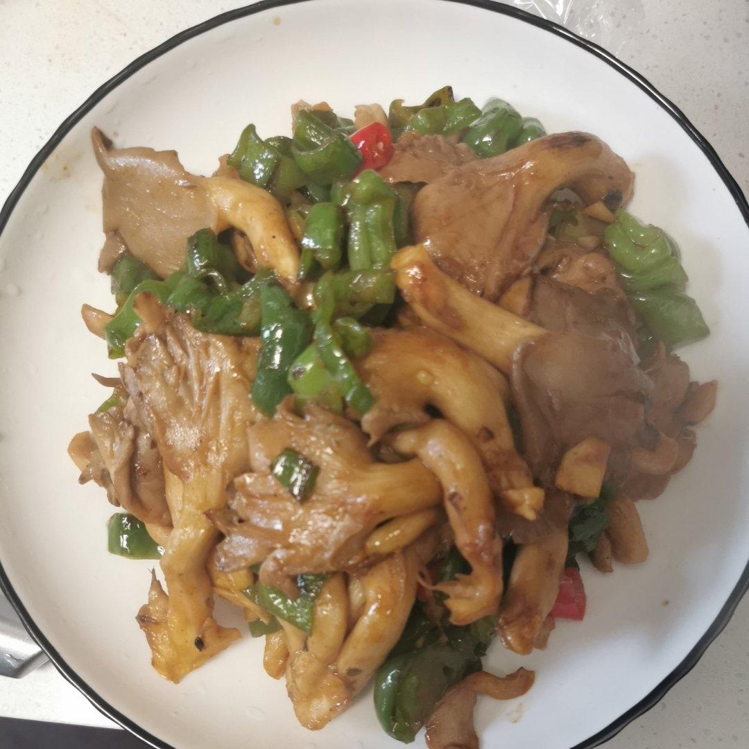 香辣好吃的炒平菇