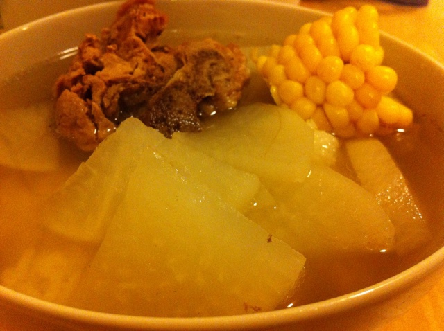 玉米萝卜排骨汤