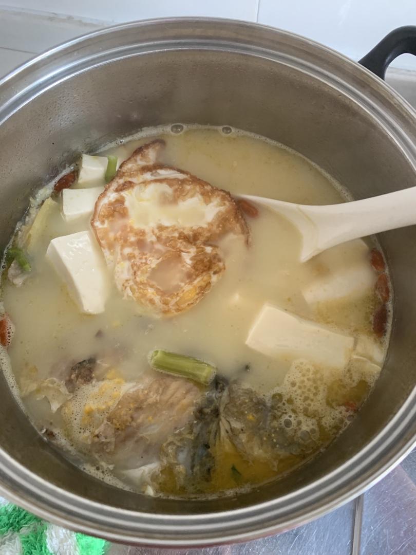 鲫鱼豆腐汤