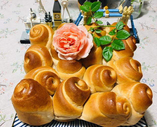 一发也拉丝的东倒西歪玫瑰花面包的做法