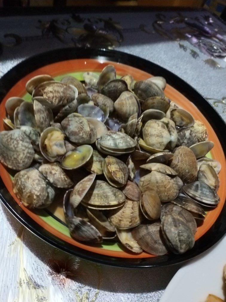 〈辣炒手扒蚬子〉，我们大连人很喜欢的，欣小厨 😉