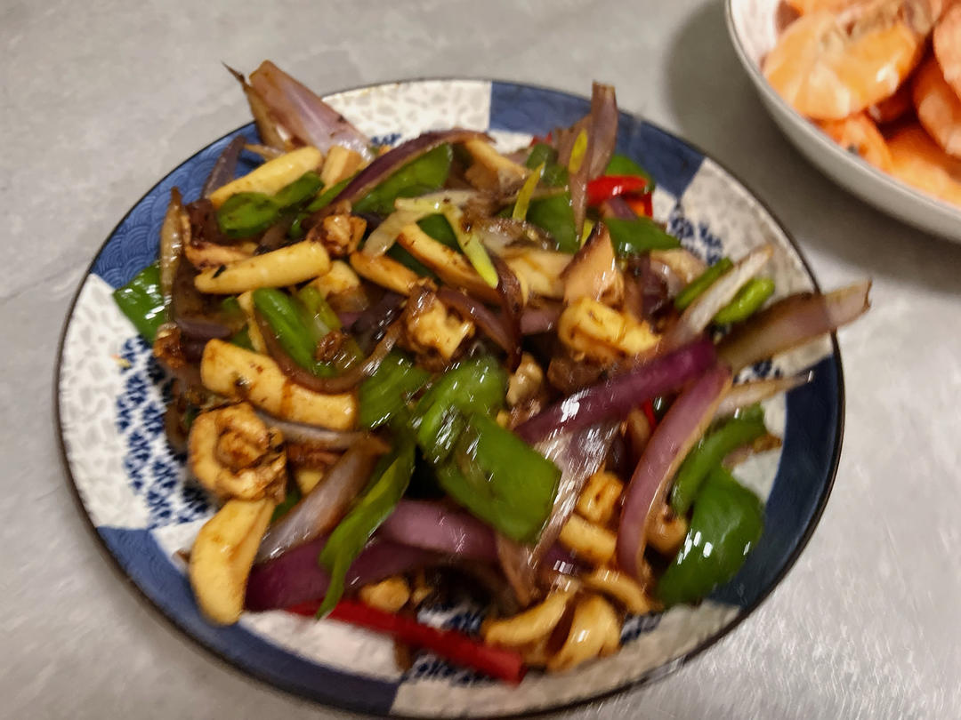 爆炒鱿鱼须，加上这一步，可以与铁板鱿鱼媲美