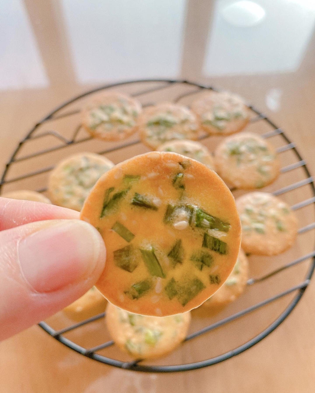 低脂香葱芝麻薄饼