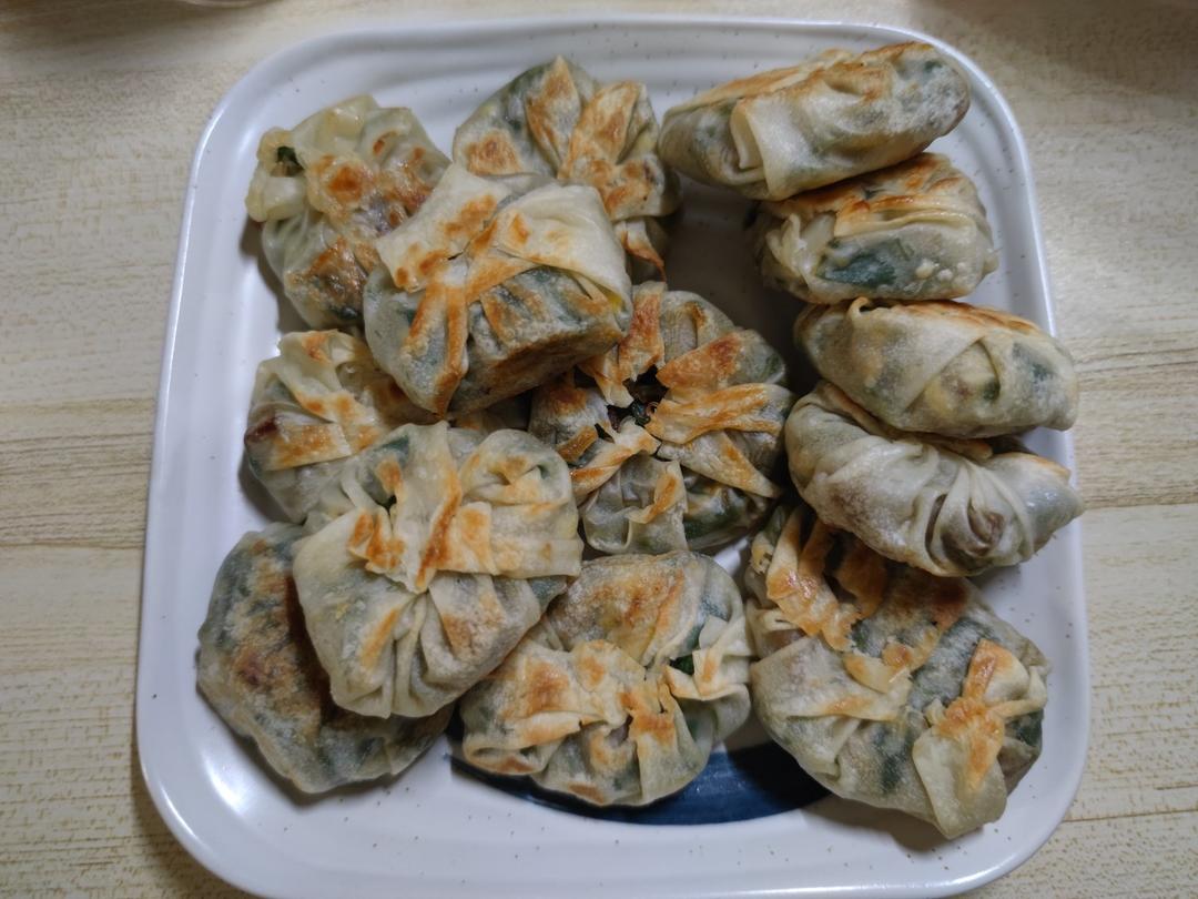超级好吃、家常“韭菜鸡蛋粉丝虾仁包”