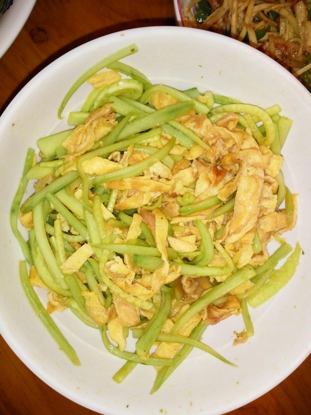 夏天来了--鸡蛋黄瓜凉菜