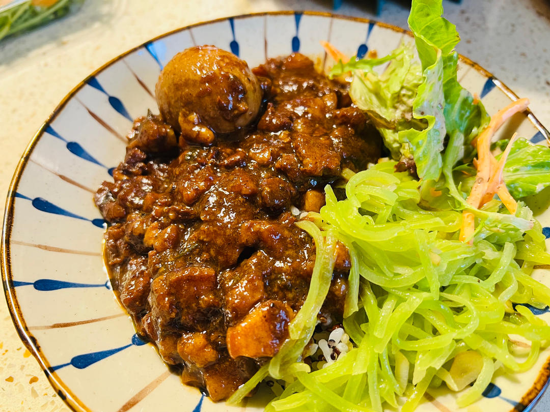 洋葱酥卤肉饭