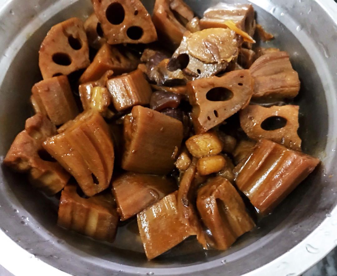 腩仔(五花腩)焖莲藕