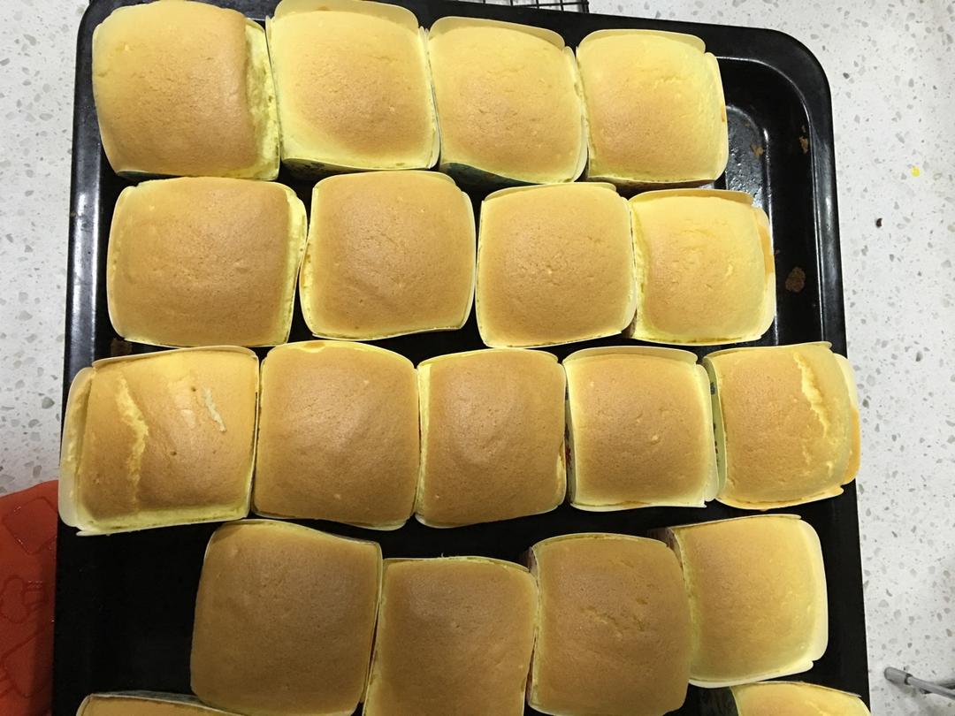 软绵绵戚风纸杯蛋糕