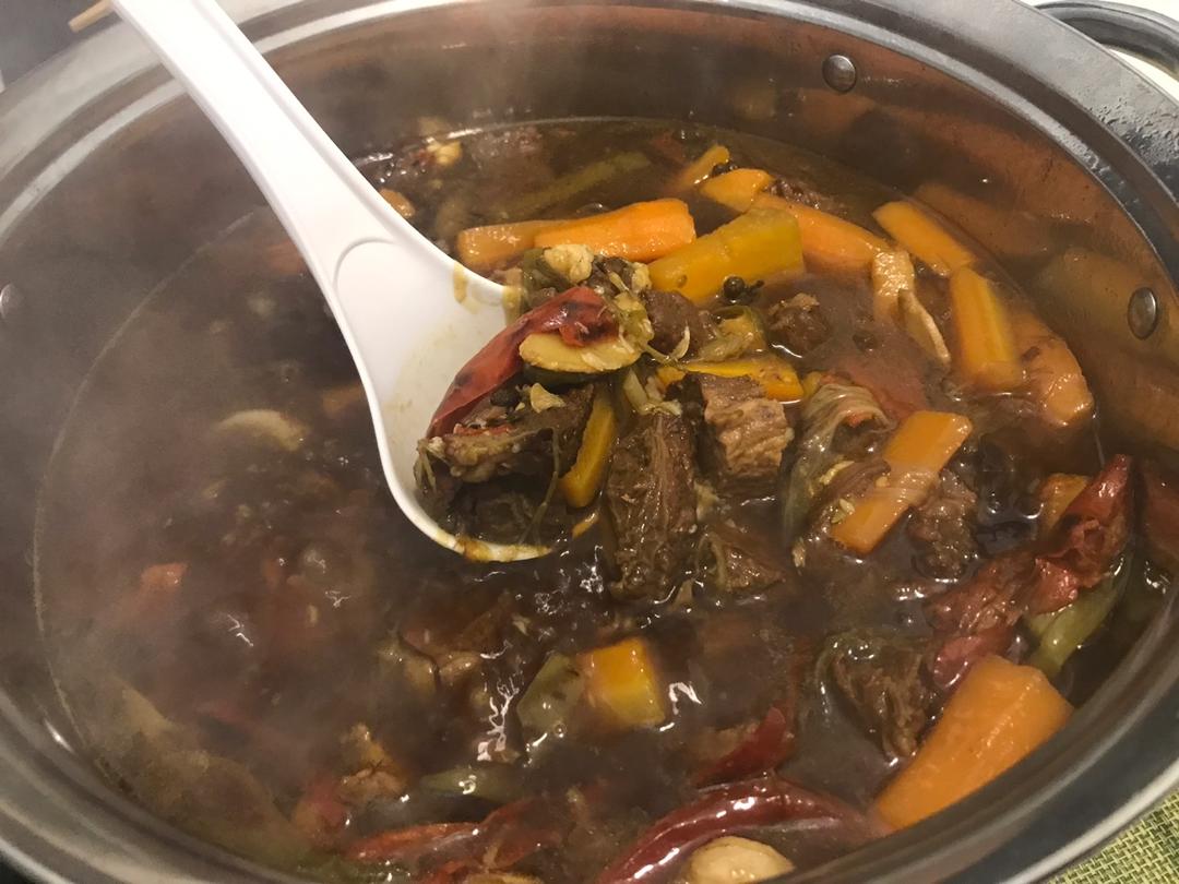土豆胡萝卜炖筋头巴脑（牛肉）
