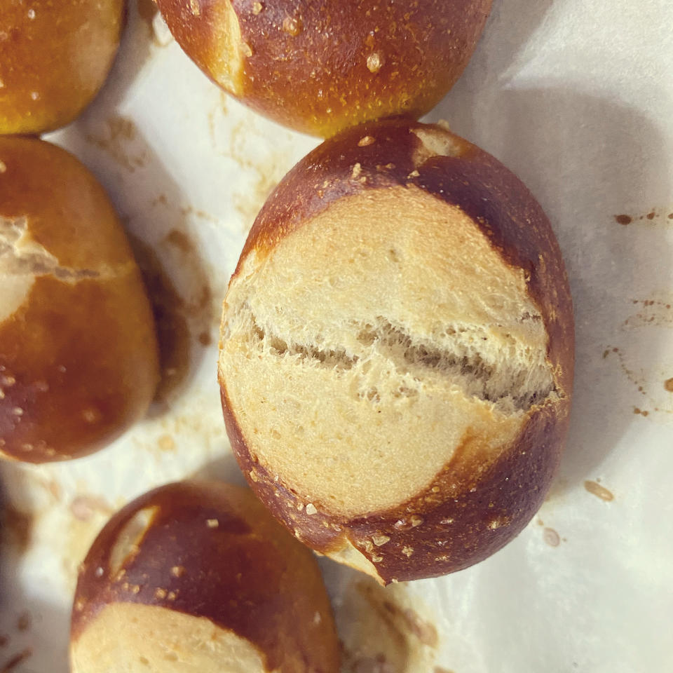 全麦碱水面包brezel🥨（碱水棒和碱水球）