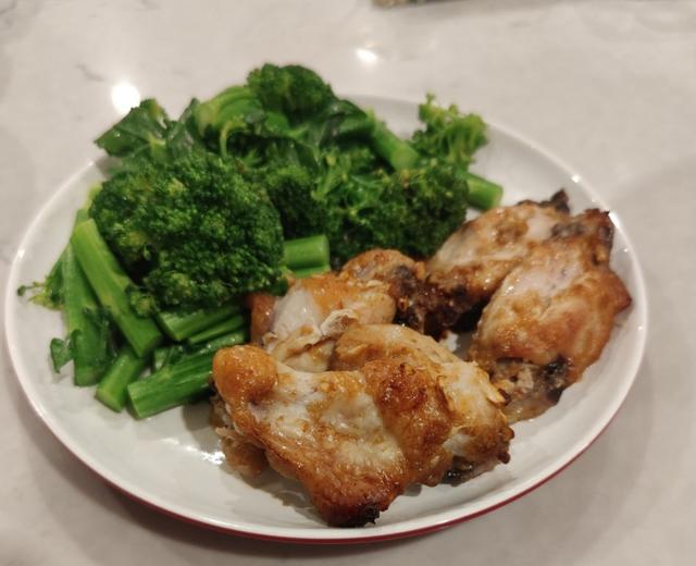 PCOS饮食| 正餐 姜蒜鸡翅+西兰花+藜麦/野米饭的做法