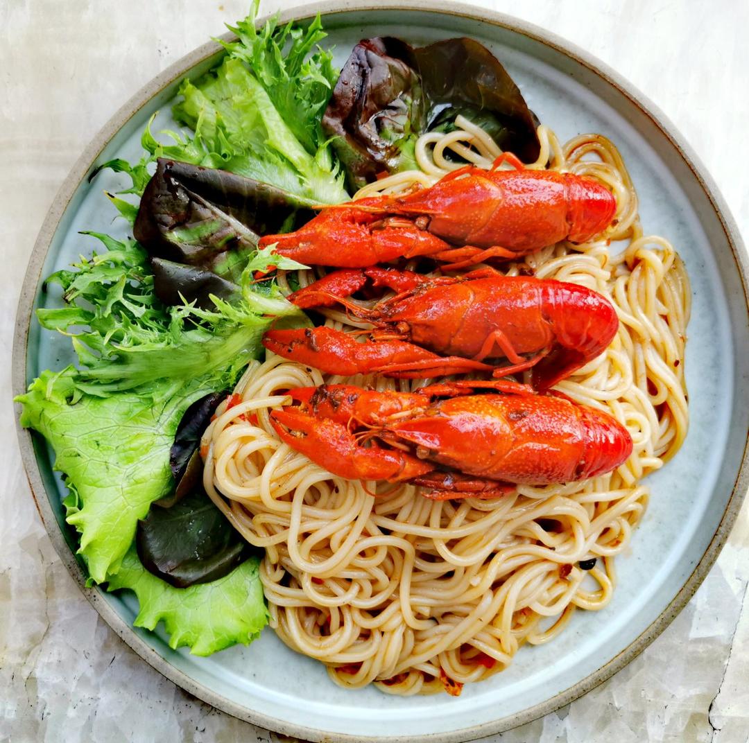 drjulia做的麻辣鲜香的小龙虾面