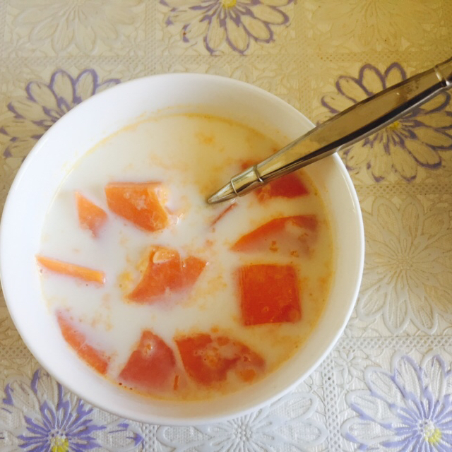 鲜奶炖木瓜
