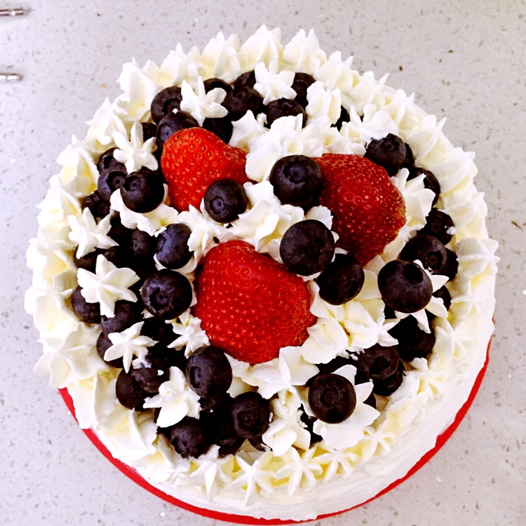 鲜奶油草莓蛋糕
