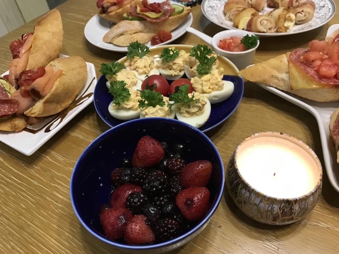 牛油果吞拿鱼鸡蛋盅