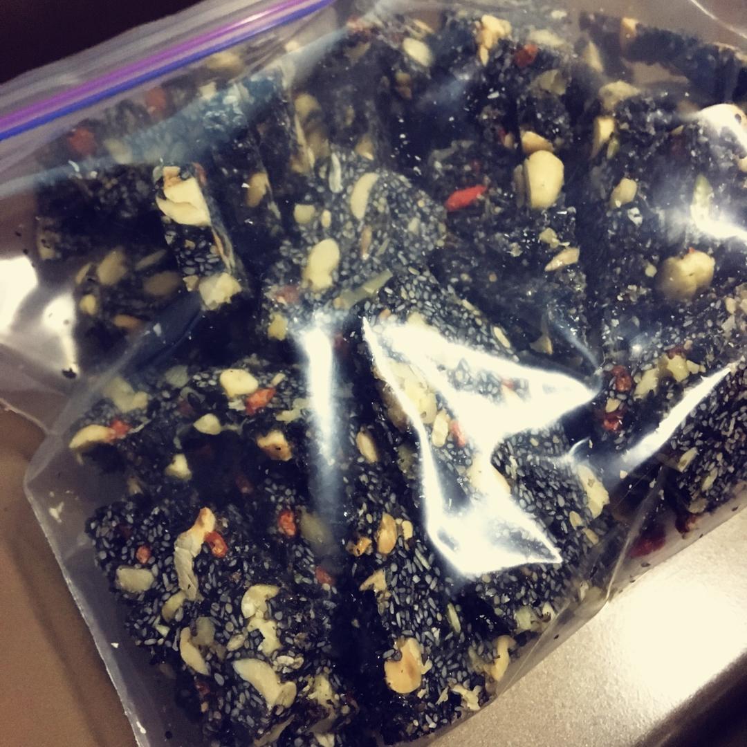 枸杞核桃花生黑芝麻片