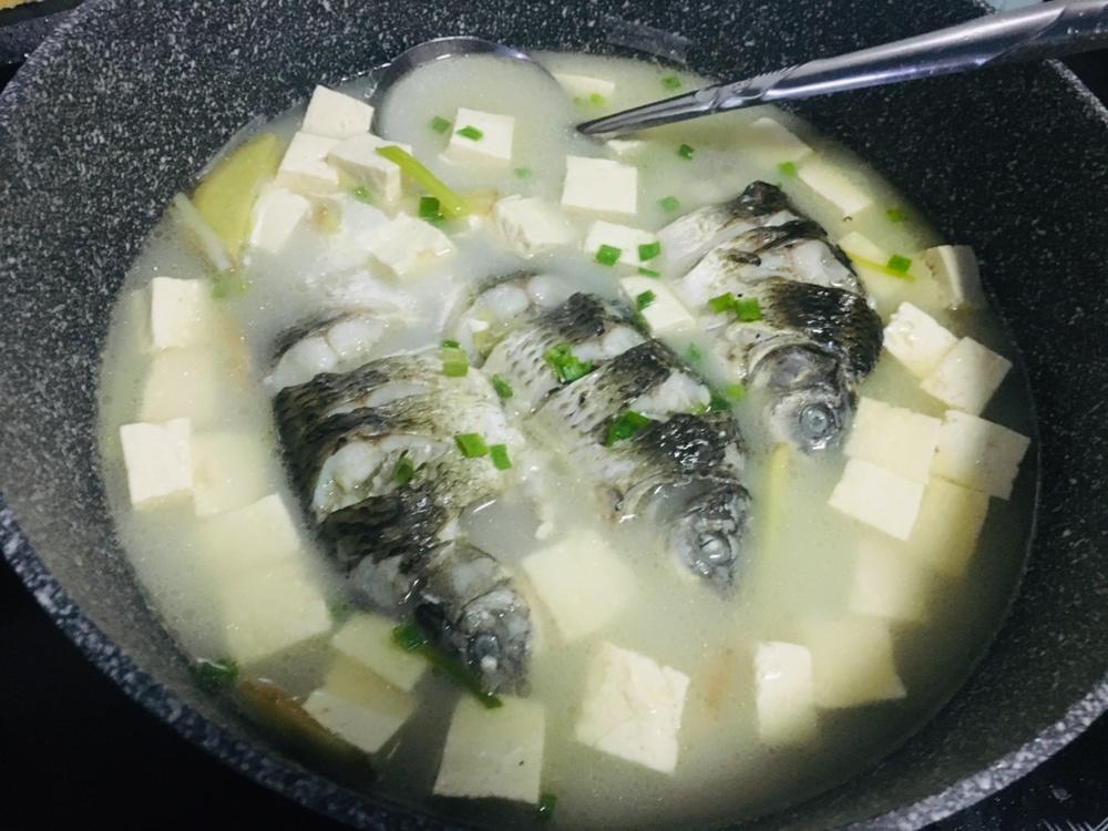 鲫鱼豆腐汤