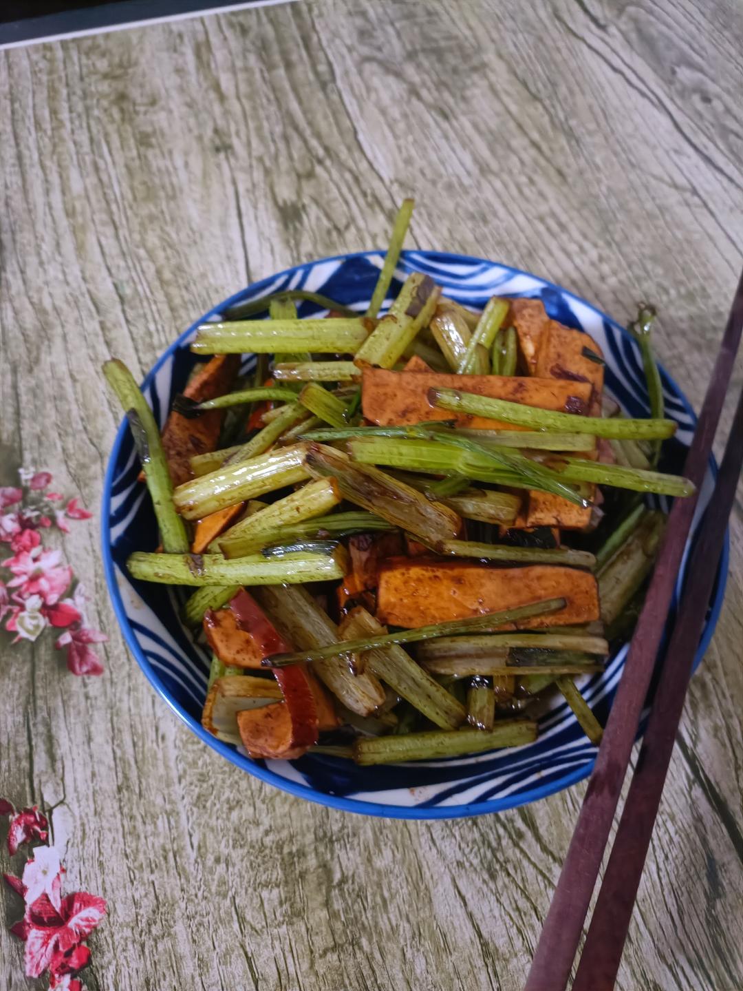 午餐晚餐简单快手下饭菜芹菜炒香干