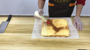 咸蛋黄火腿蛋糕卷的做法 步骤11