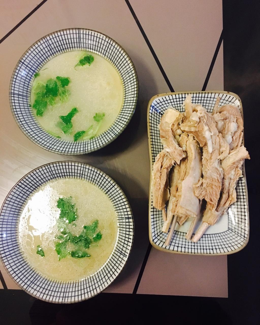 羊肉汤（汤鲜味美不膻气）