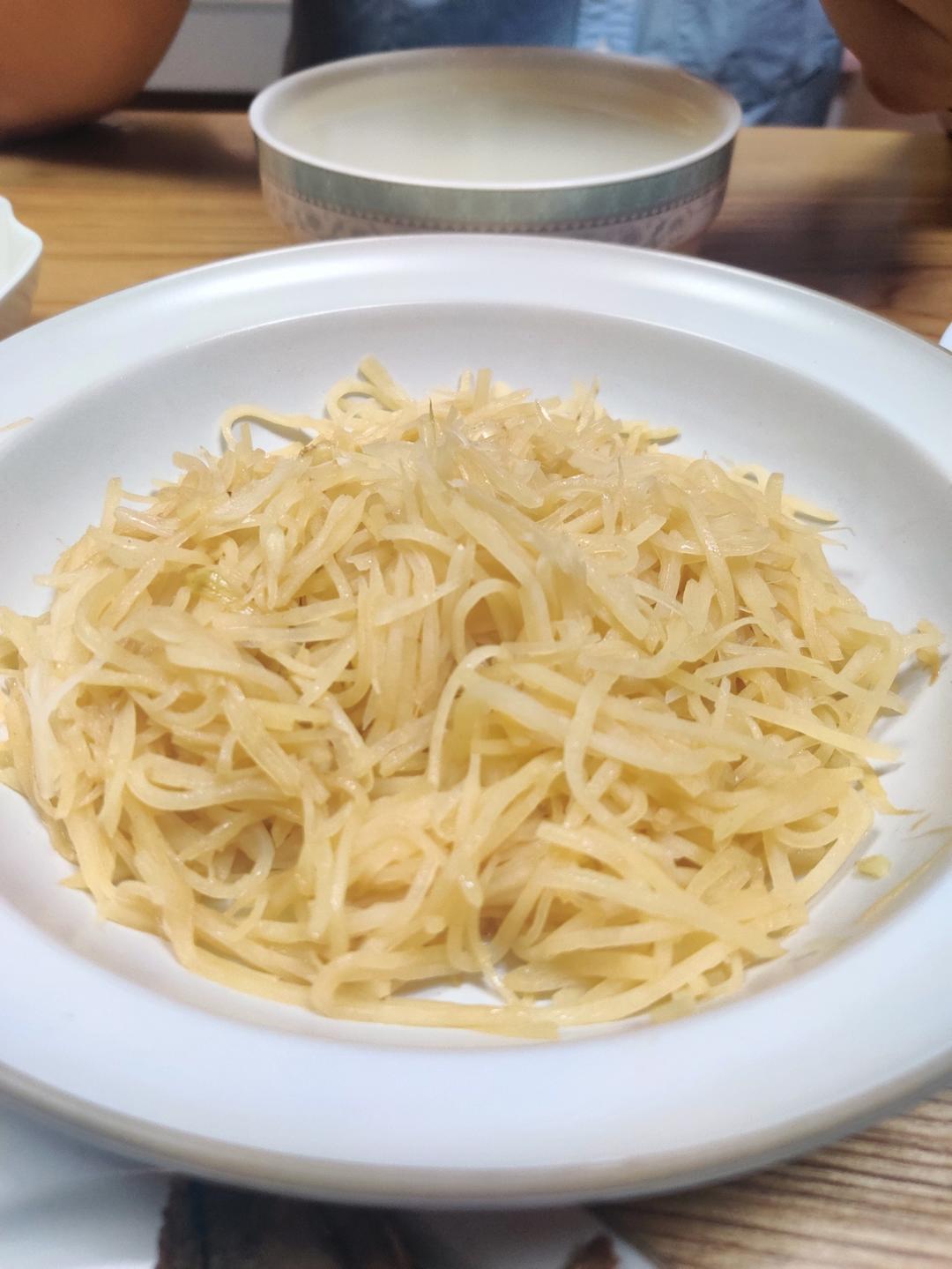 在家也能做出馆子味儿的醋溜/炝炒/酸辣土豆丝（就是那道看似简单，实则步步玄机的土豆丝）