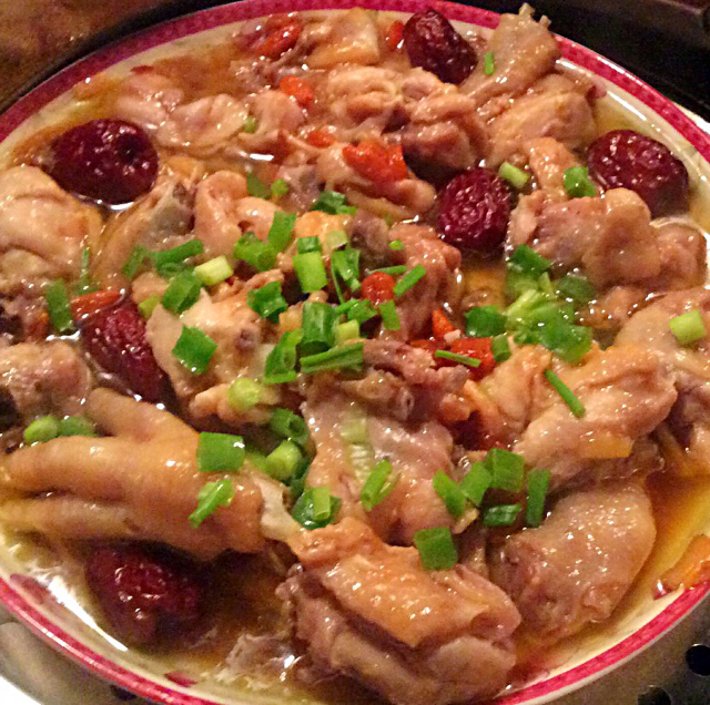 红枣杞子蒸滑鸡