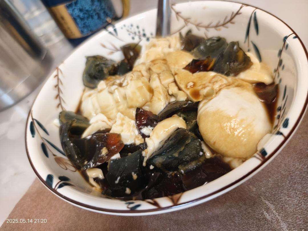 皮蛋拌豆腐