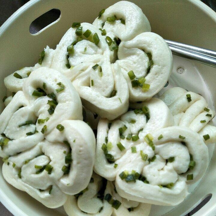 蒸香葱花卷（馒头）（图解专业面点师授课）