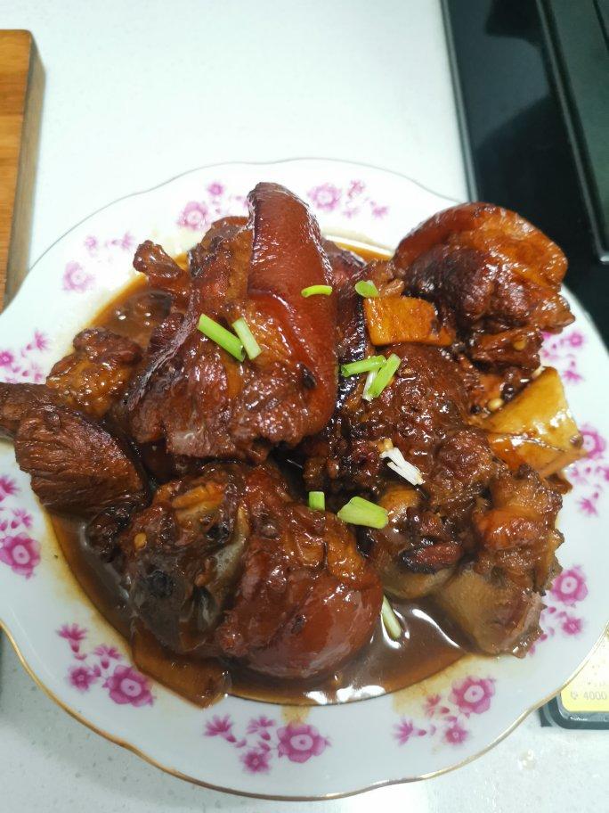 美味的家常菜：红烧猪蹄