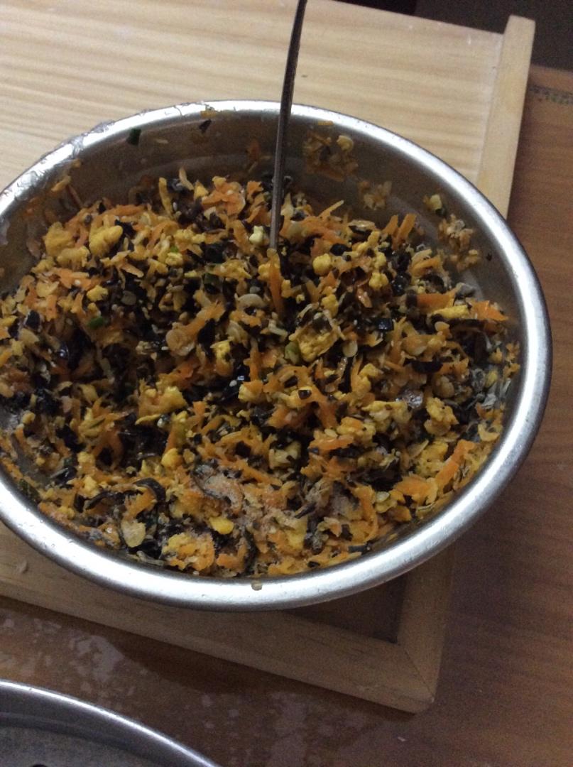 胡萝卜木耳鸡蛋素包子