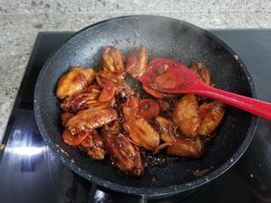 红烧鸡翅👌🏻浓油赤酱不用焯水的做法 步骤4