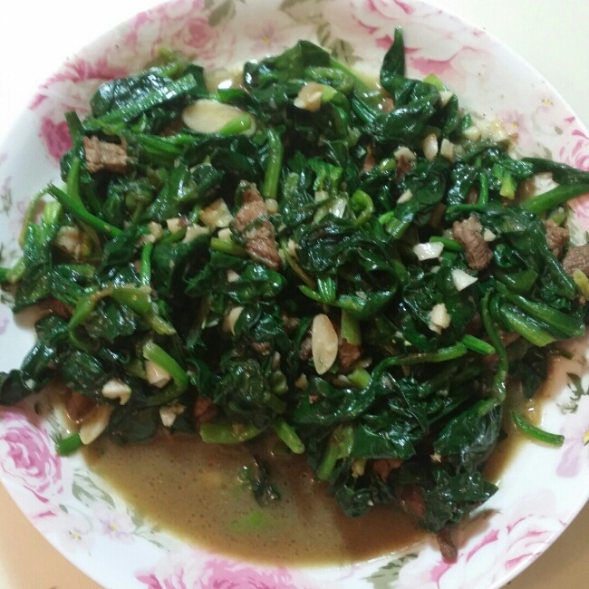菠菜炒鸡蛋