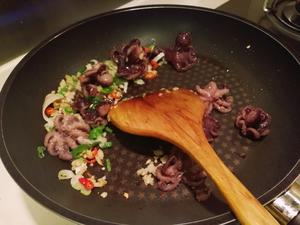 韩式泡菜小章鱼面的做法 步骤3