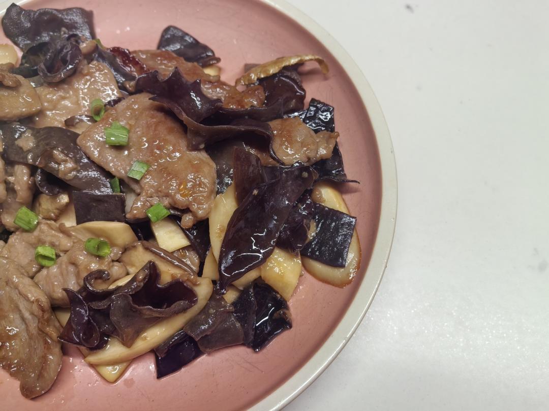 黑木耳炒牛肉片