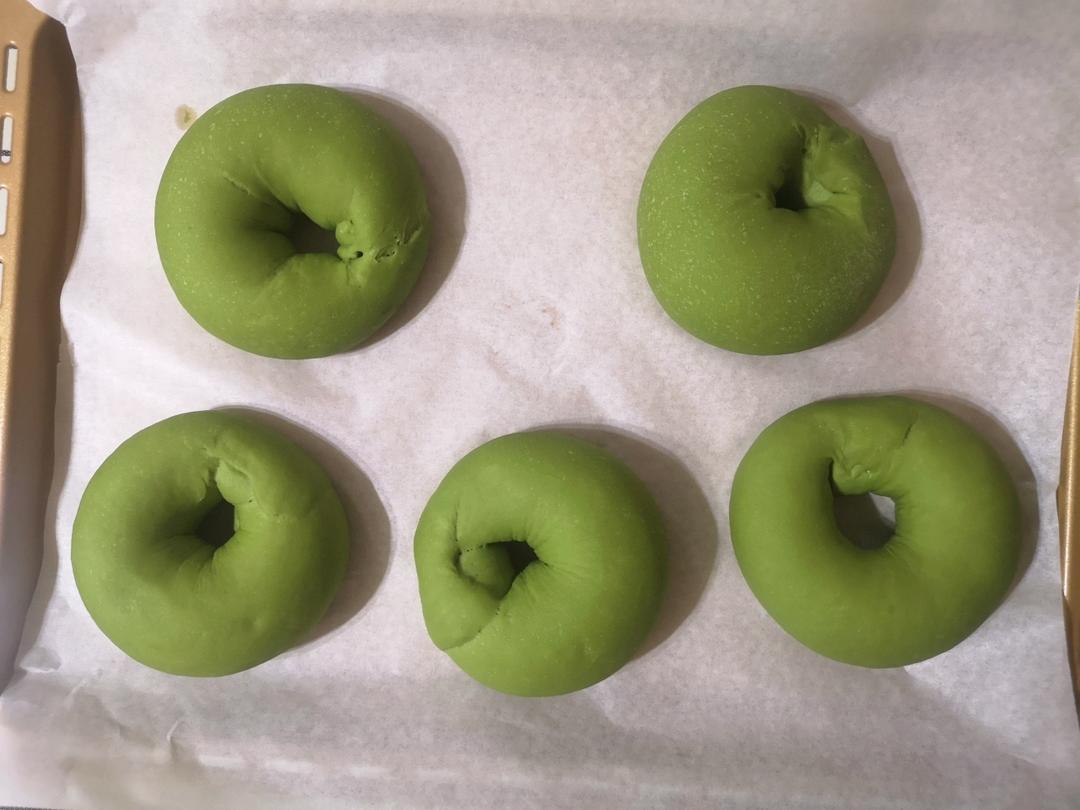 双重抹茶奶酥贝果