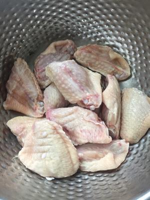蒜蓉盐焗鸡翅的做法 步骤1