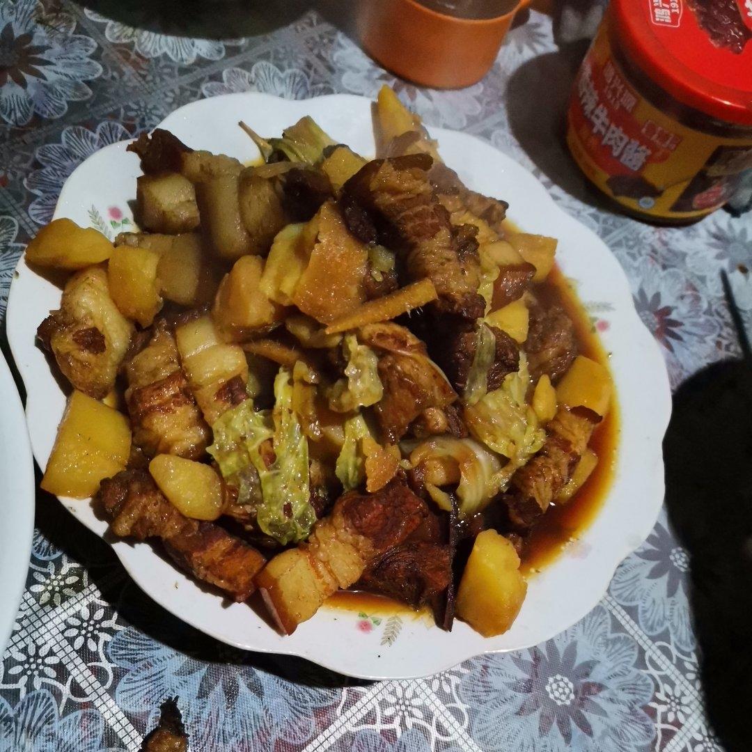 红烧肉炖土豆