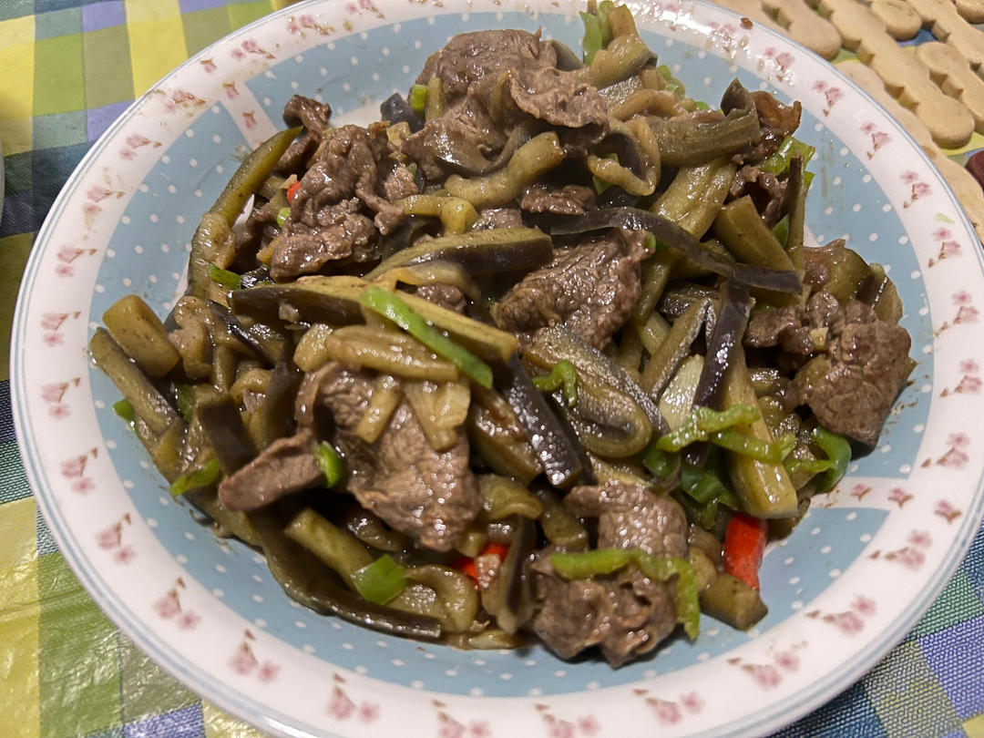 女儿超爱吃的牛肉茄子煲