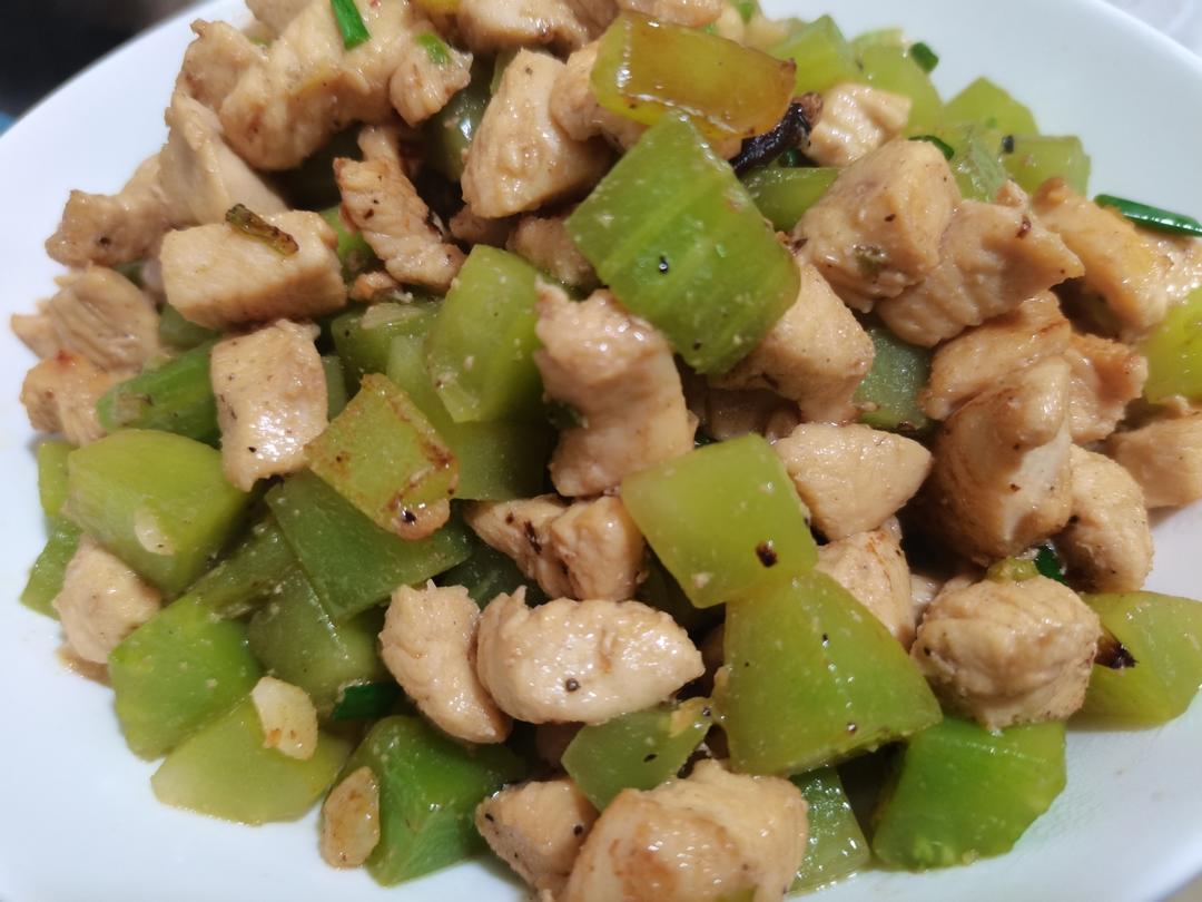 莴笋炒鸡丁