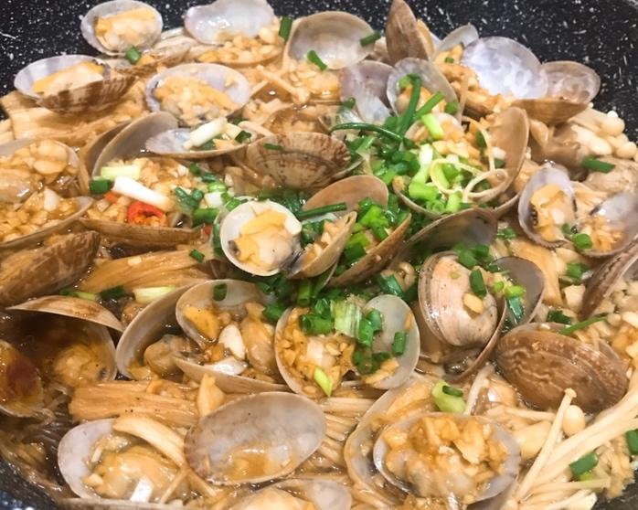 花甲金针菇粉丝煲