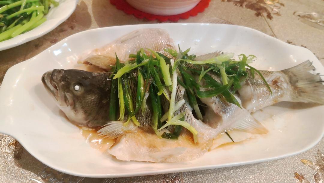 凌晨76做的超入味清蒸鱼～清蒸鲈鱼桂花鱼(家常独创)