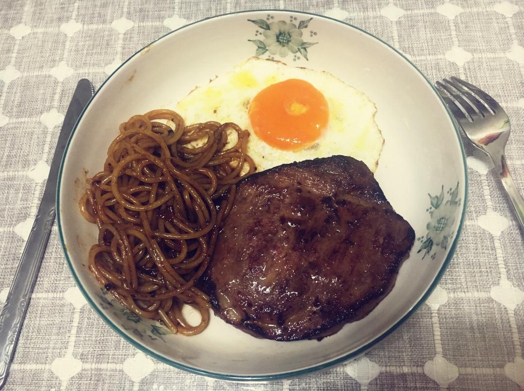 黑椒牛排（配土豆/鸡蛋，意面/蔬菜）