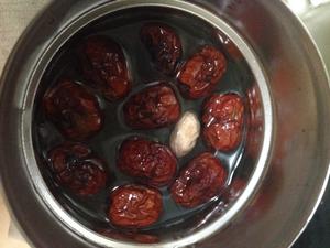 焖烧罐❤️银耳红枣花生汤的做法 步骤2