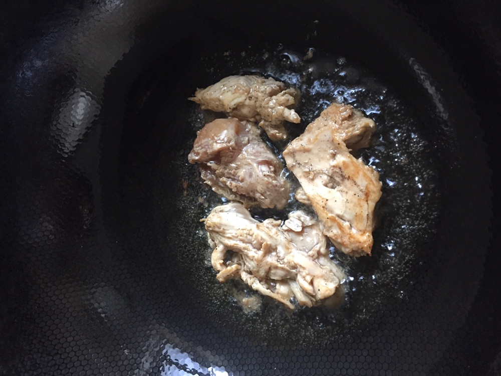 香喷喷的快手煎鸡胸肉的做法 步骤3