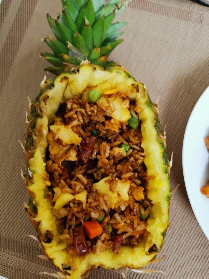 虾仁菠萝炒饭
