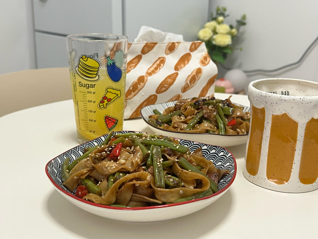 最适合夏天的一锅出--酱香豆角焖面