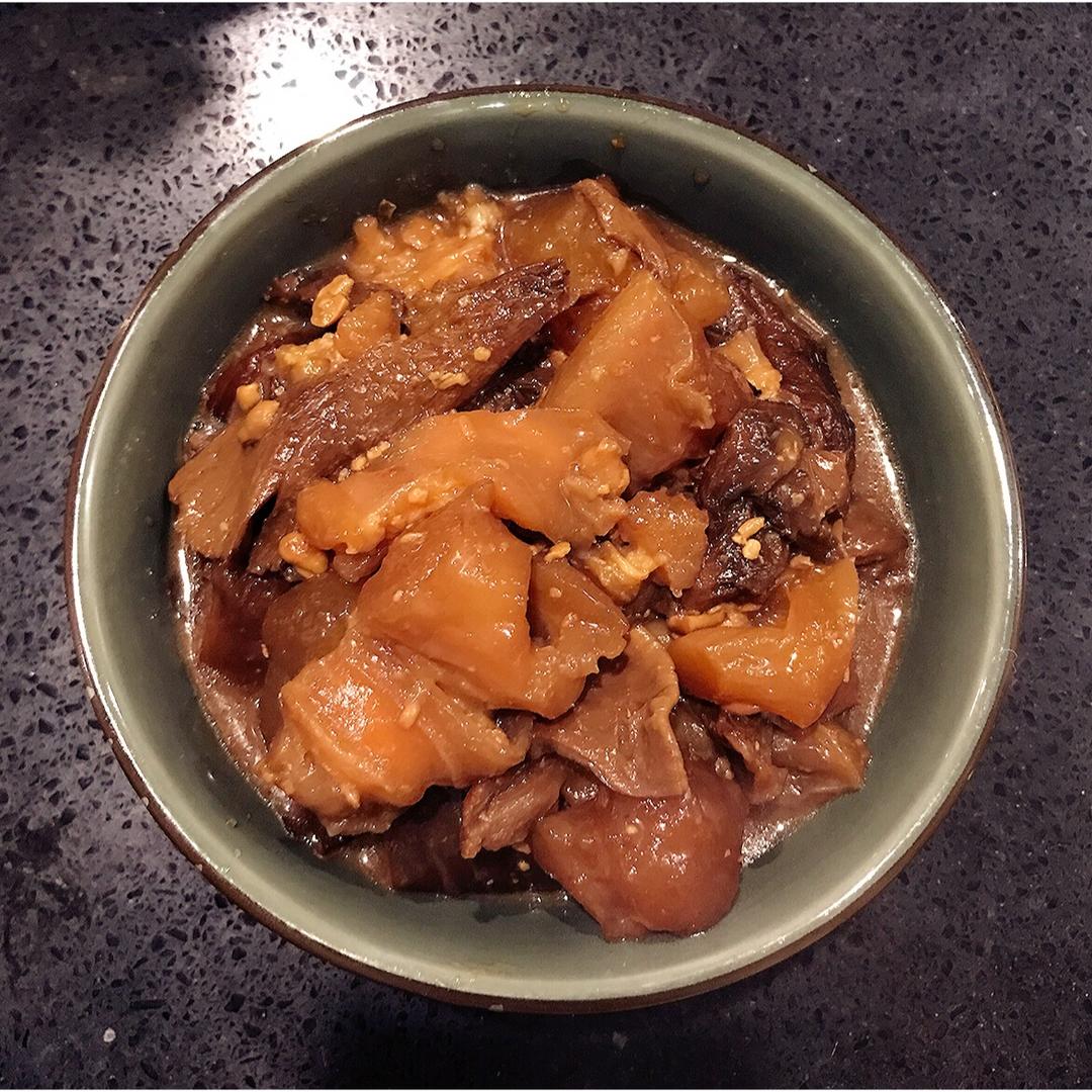 柱候牛筋牛腩萝卜煲