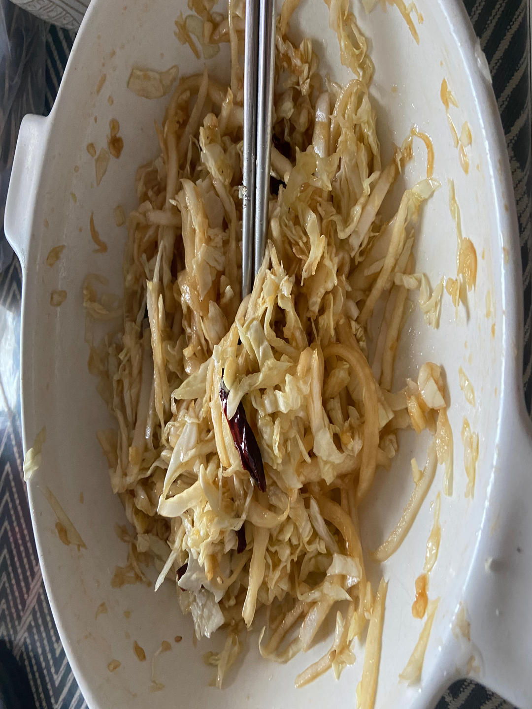 凉拌白菜干豆腐丝  
东北家常凉菜